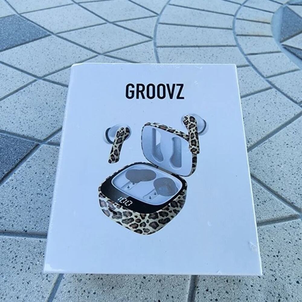 Groovz Leopard True Wireless Earbuds Smart Charging Case - Picture 7 of 8